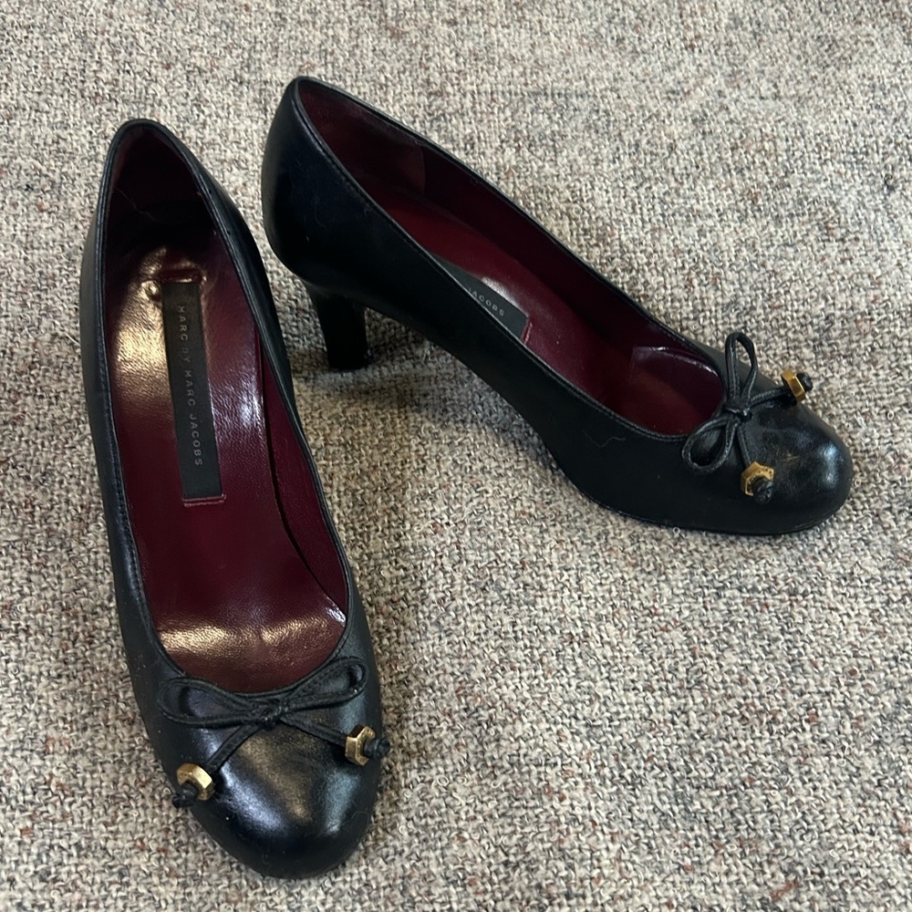 Marc by Marc Jacobs Black Round Toe Pump